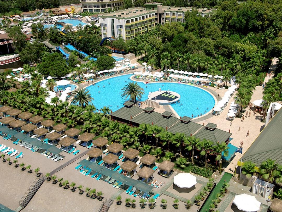 Pools / Aquapark / Beach - Activities & Entertainment - Botanik Hotel & Resort